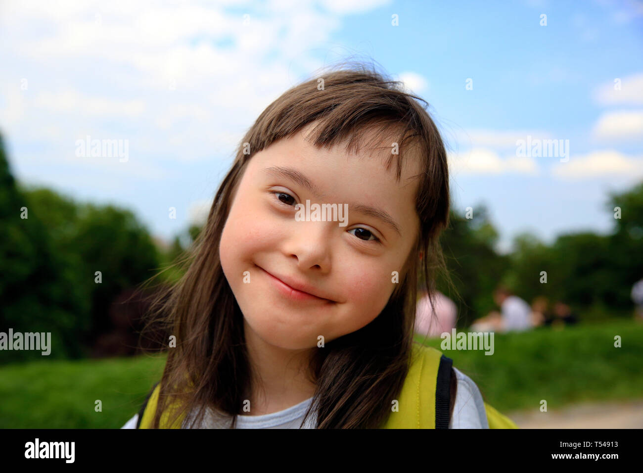 Portrait of little girl smiling in the park Stock Photo - Alamy