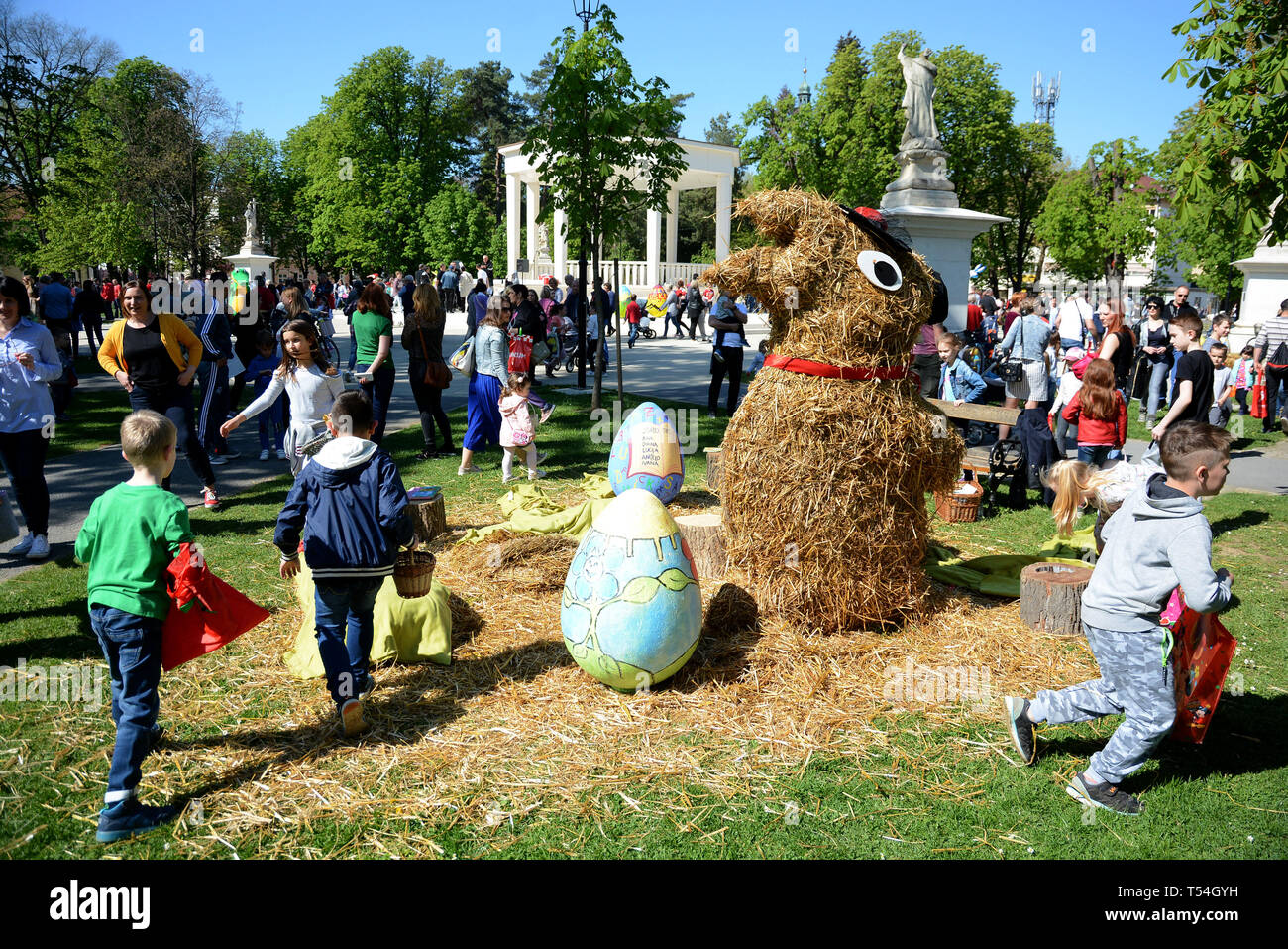 Bjelovar, Croatia. 20th Apr, 2019. Children have fun during the Easter egg hunt. Credit: Damir Spehar/Xinhua/Alamy Live News Stock Photo