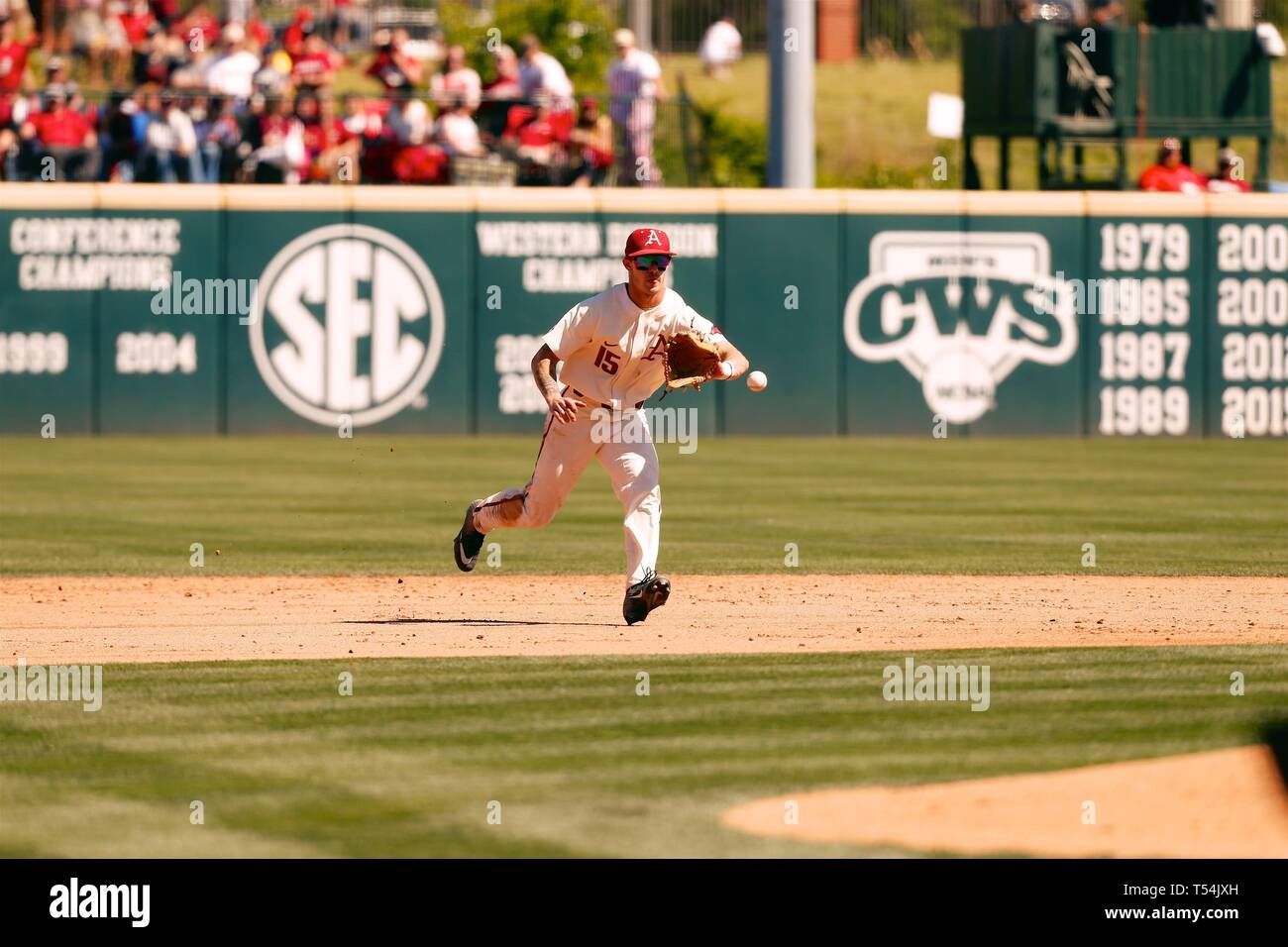 Arkansas, USA. 20th Apr, 2019. Razorback short stop Casey Martin #15 ...