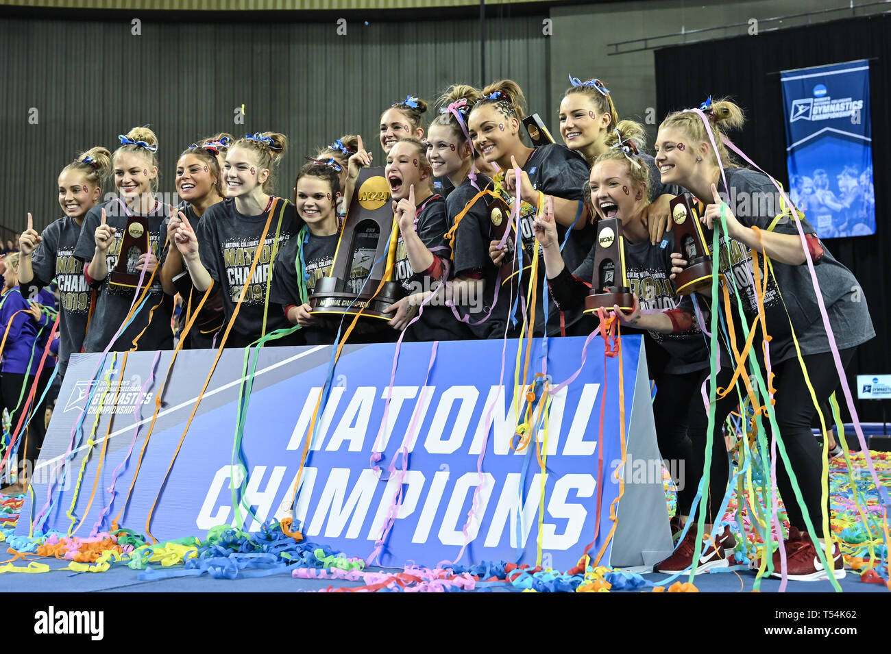 Fort Worth, Texas, USA. 20th Apr, 2019. The team from the University of Oklahoma poses after winning the Team Final held at the Fort Worth Convention Center in Fort Worth, Texas. Credit: Amy Sanderson/ZUMA Wire/Alamy Live News Stock Photo
