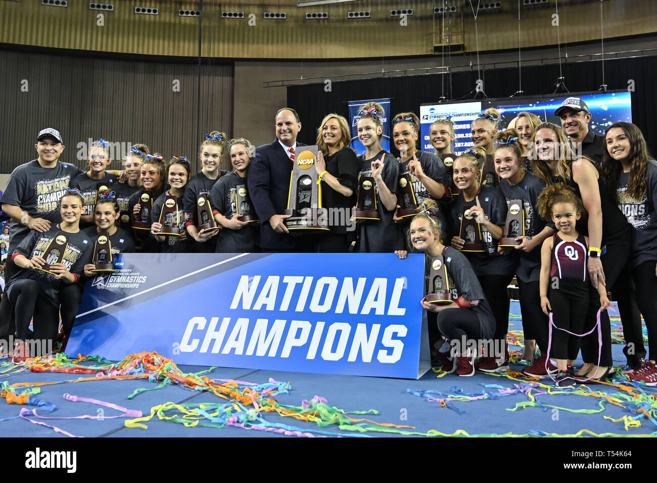 Fort Worth, Texas, USA. 20th Apr, 2019. The team from the University of Oklahoma poses after winning the Team Final held at the Fort Worth Convention Center in Fort Worth, Texas. Credit: Amy Sanderson/ZUMA Wire/Alamy Live News Stock Photo
