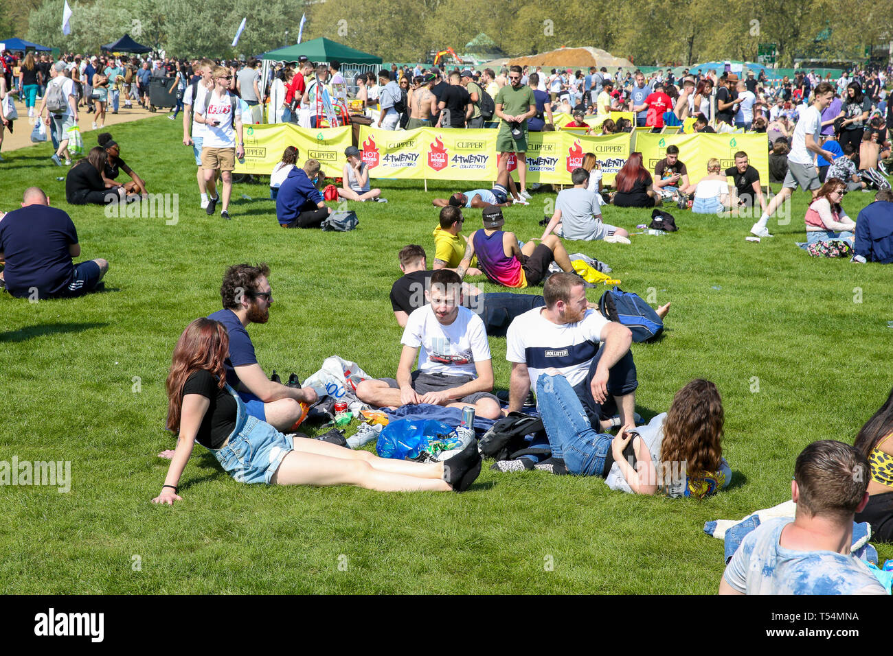 Hyde Park, London, UK 20 Apr 2019 - Tens of thousands of revellers gather to smoke cannabis in London’s Hyde Park without been arrested by the police as part of '4/20 Day', an unofficial International Weed Day event taking place on every year on 20 April. Attendees are calling on the Government to decriminalise Class B drug and raise awareness about the drug.  Credit: Dinendra Haria/Alamy Live News Stock Photo