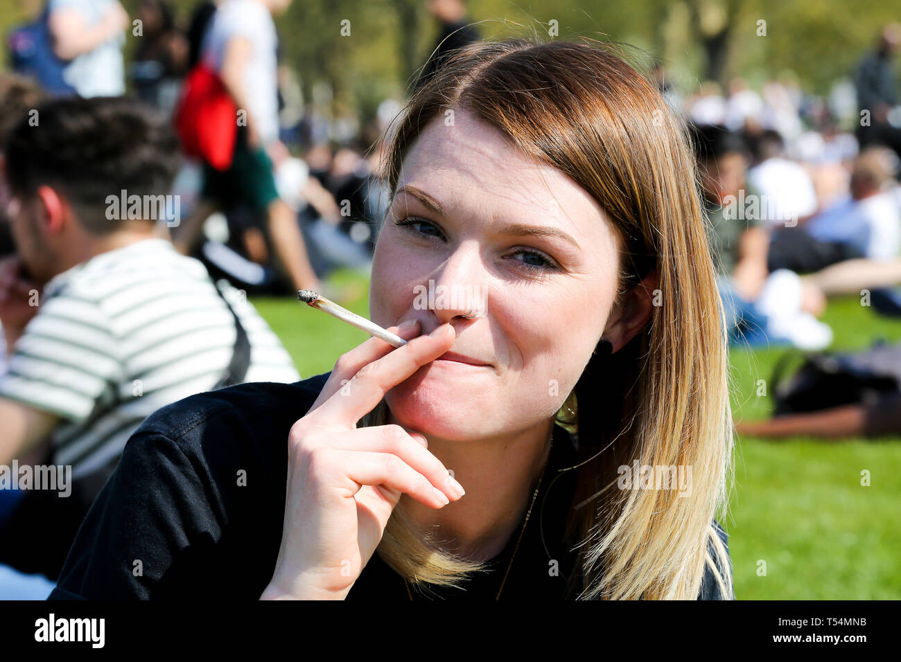 Hyde Park, London, UK 20 Apr 2019 - Tens of thousands of revellers gather to smoke cannabis in London’s Hyde Park without been arrested by the police as part of '4/20 Day', an unofficial International Weed Day event taking place on every year on 20 April. Attendees are calling on the Government to decriminalise Class B drug and raise awareness about the drug.  Credit: Dinendra Haria/Alamy Live News Stock Photo