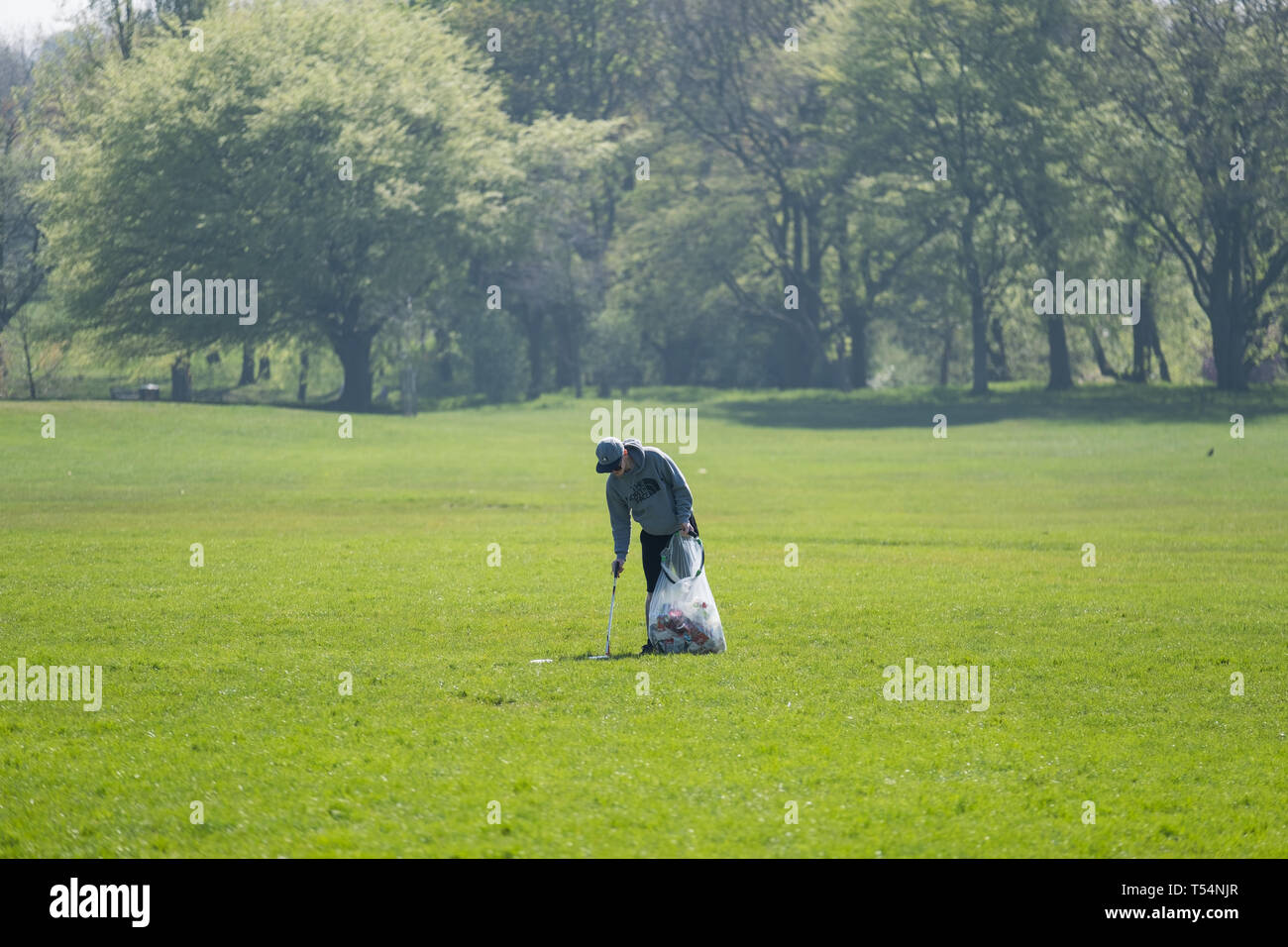 Sefton Park, Liverpool, UK. April 21, 2019. A small group of people picking up litter in Sefton Park, Liverpool in the north west of England on Sunday, April 21, 2019. Credit: Christopher Middleton/Alamy Live News Stock Photo