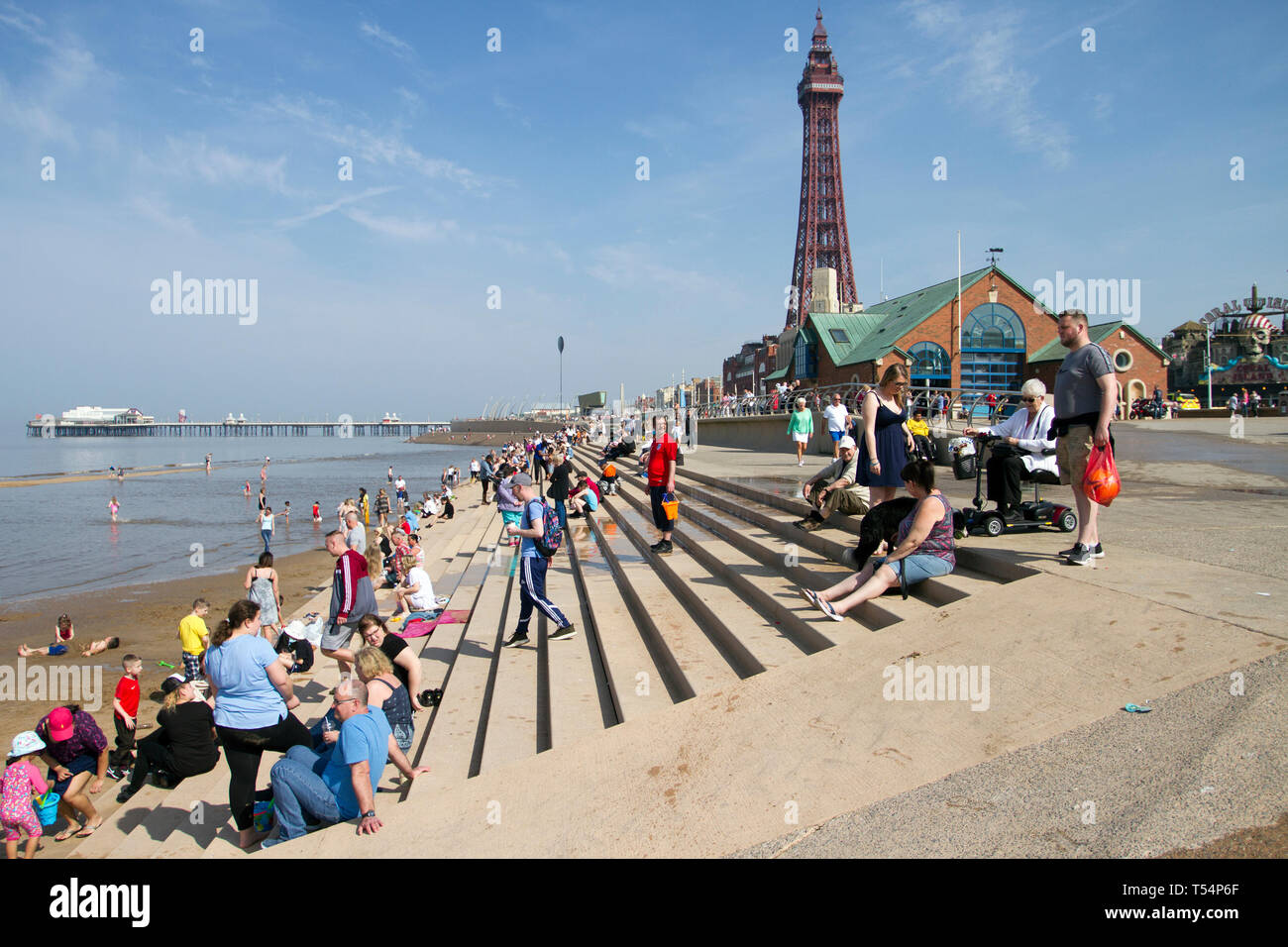 Sunny Weather Uk Beach Woman High Resolution Stock Photography And Images Alamy