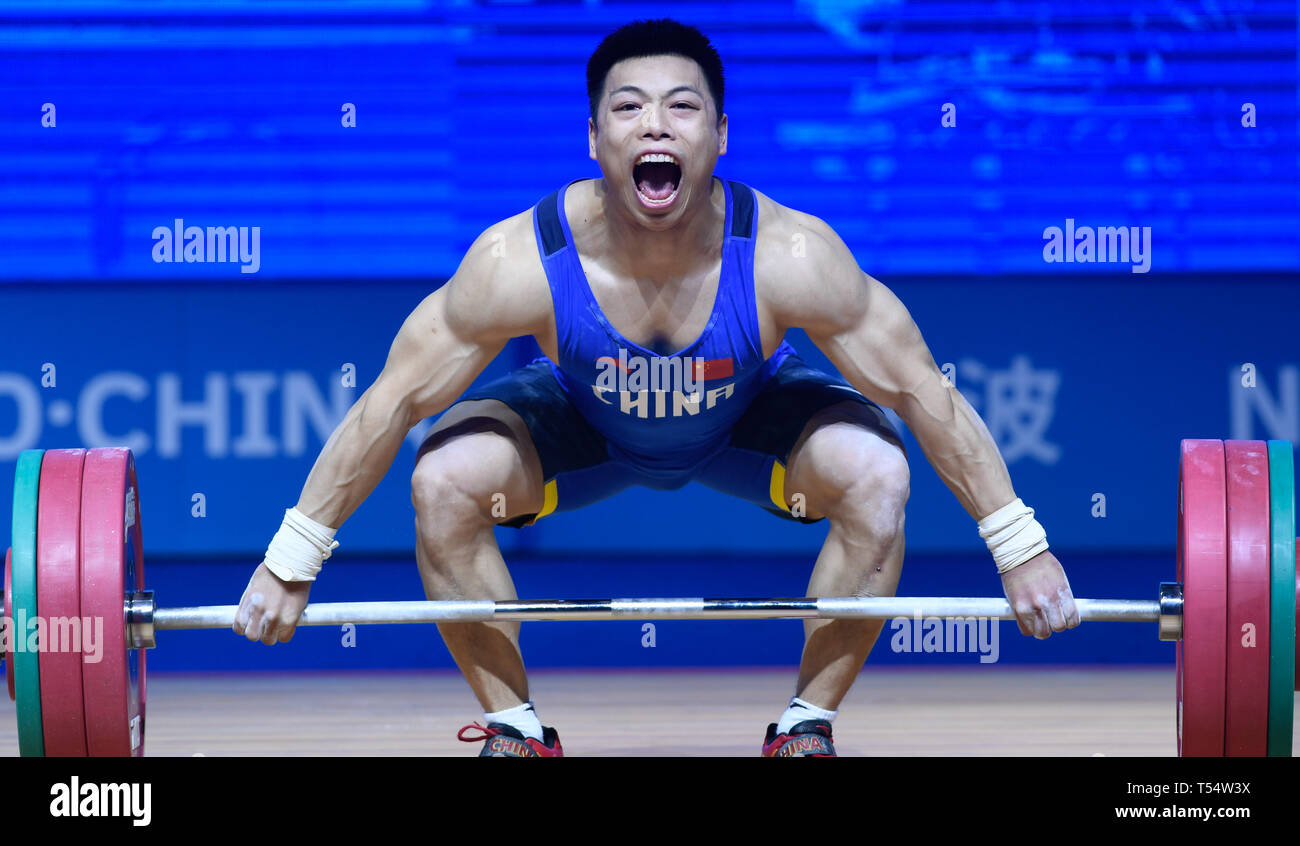 Lyu Xiaojun becomes oldest Olympic weightlifting champ at 37