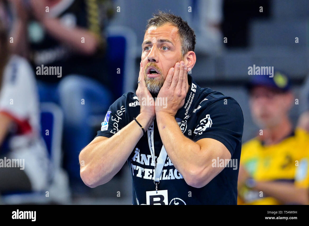 Mannheim, Germany. 21st Apr, 2019. Handball: Bundesliga, Rhein-Neckar Löwen - SG Flensburg-Handewitt, 22nd matchday, in the SAP Arena. Flensburg coach Maik Machulla. Credit: Uwe Anspach/dpa/Alamy Live News Stock Photo