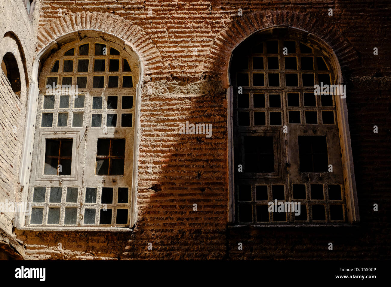 Double arched windows hi-res stock photography and images - Alamy