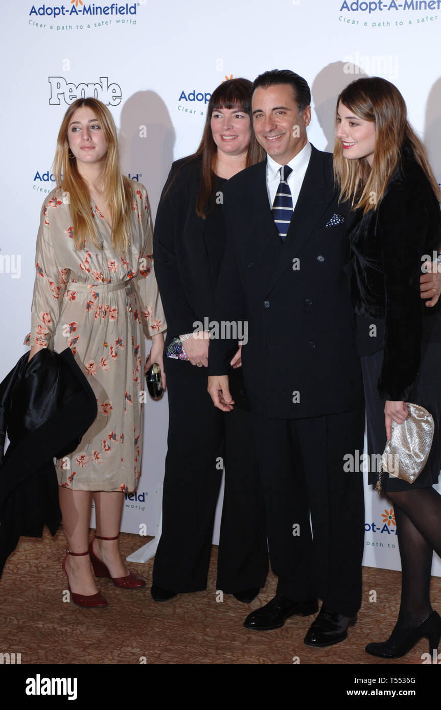 Andy garcia family hi-res stock photography and images - Alamy