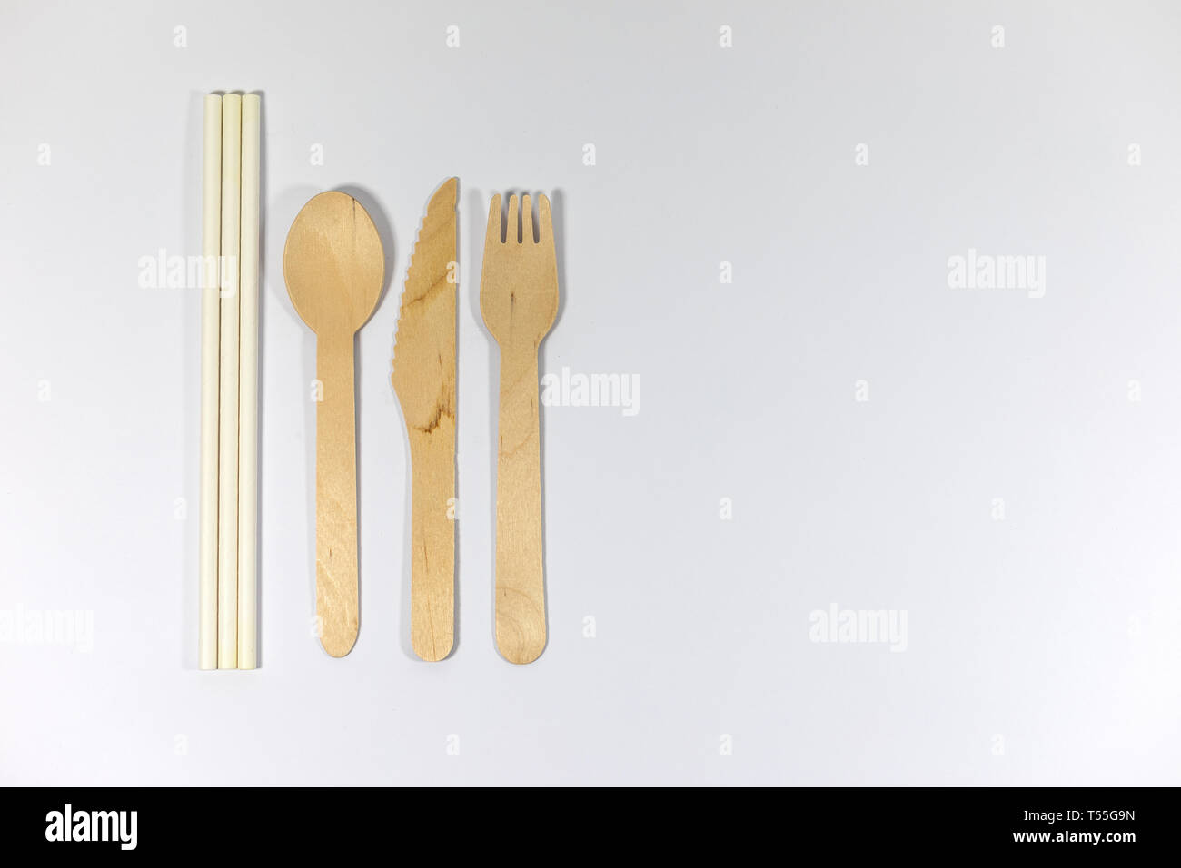 Wooden biodegradable utensils and paper straws, an alternative to