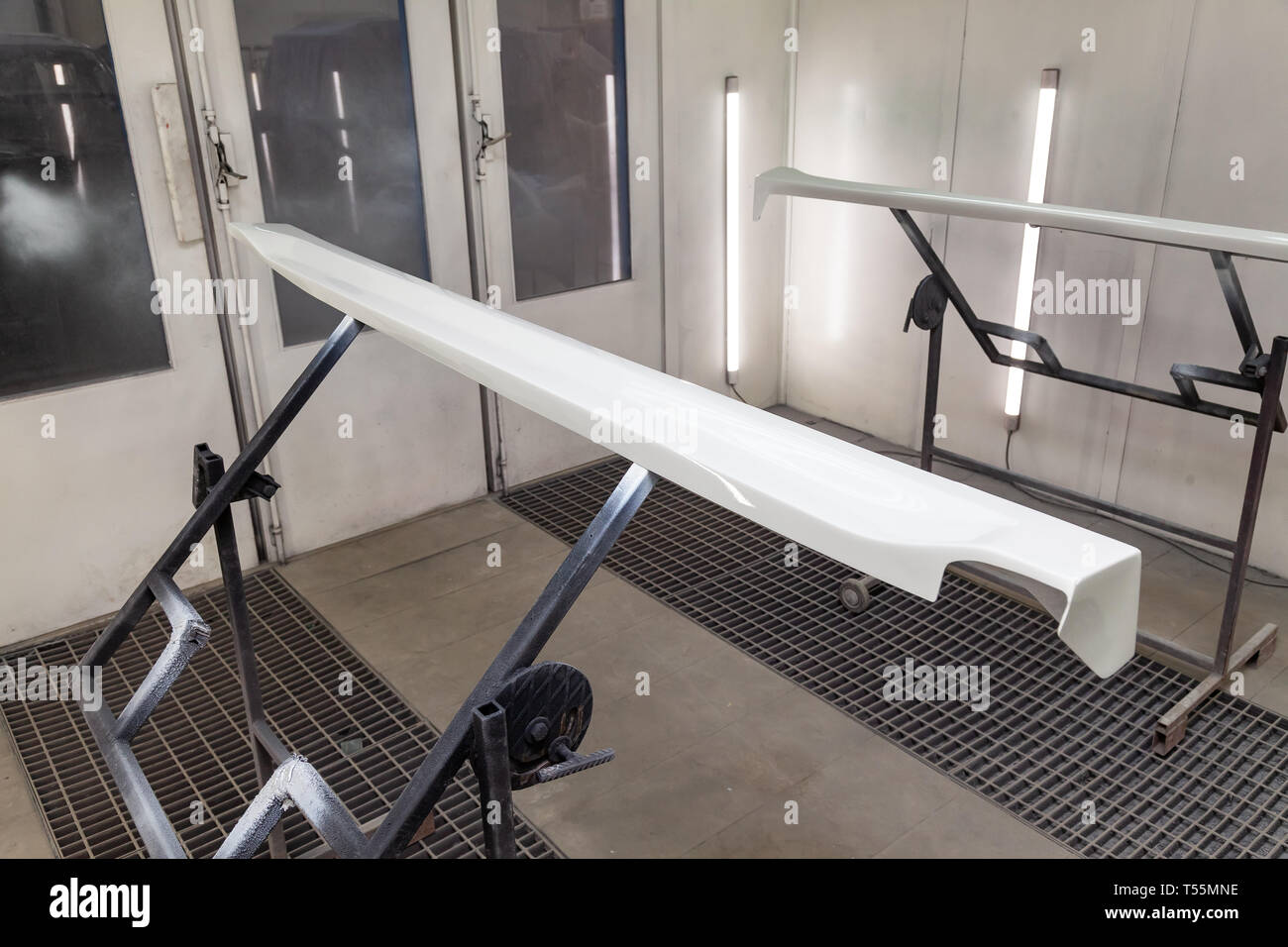 Painting and drying in a professional box of car body parts after