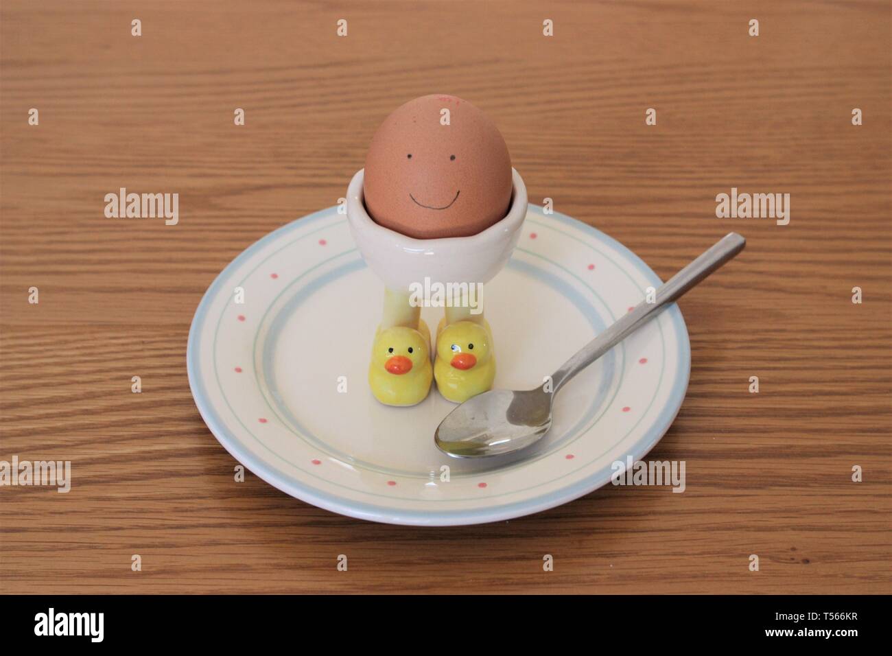 https://c8.alamy.com/comp/T566KR/smiley-egg-in-s-novelty-egg-cup-T566KR.jpg