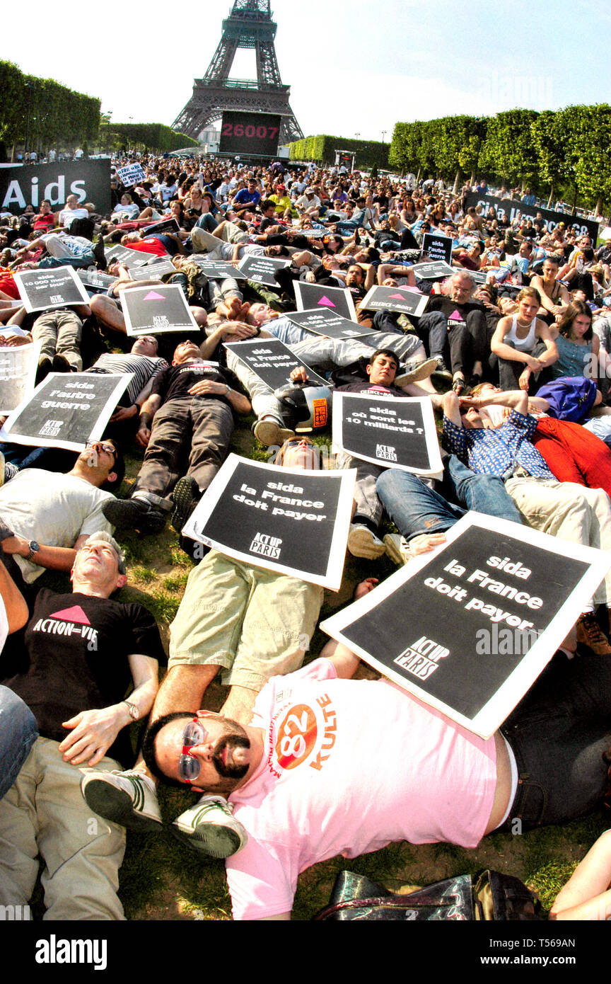 Paris, France - Act Up Action Against Sex Club the Sexodrome, in Pigalle,  to Protest Lack of Safe Sex Materials. 1990's LGBT Demonstration, Holding  Protest Signs in Front Stock Photo - Alamy