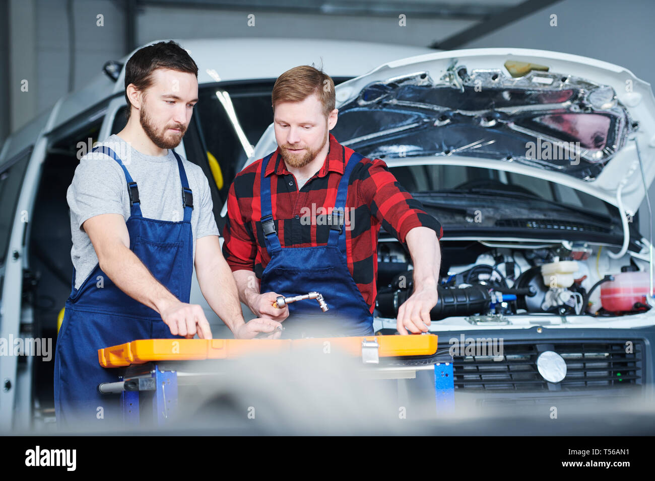 Professional technicians hi-res stock photography and images - Alamy