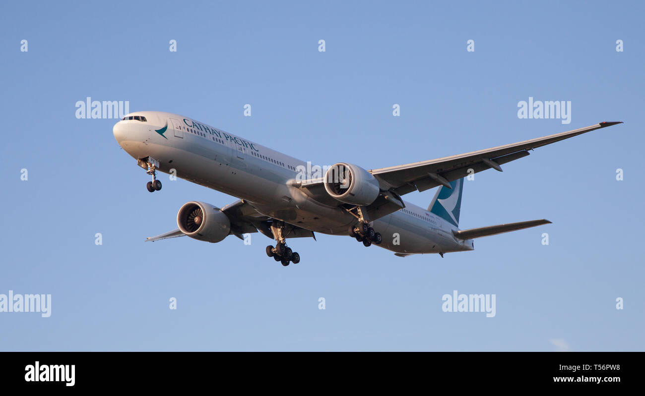 Cathay Pacific Boeing 777 B-KPX on final approach to London-Heathrow Airport LHR Stock Photo
