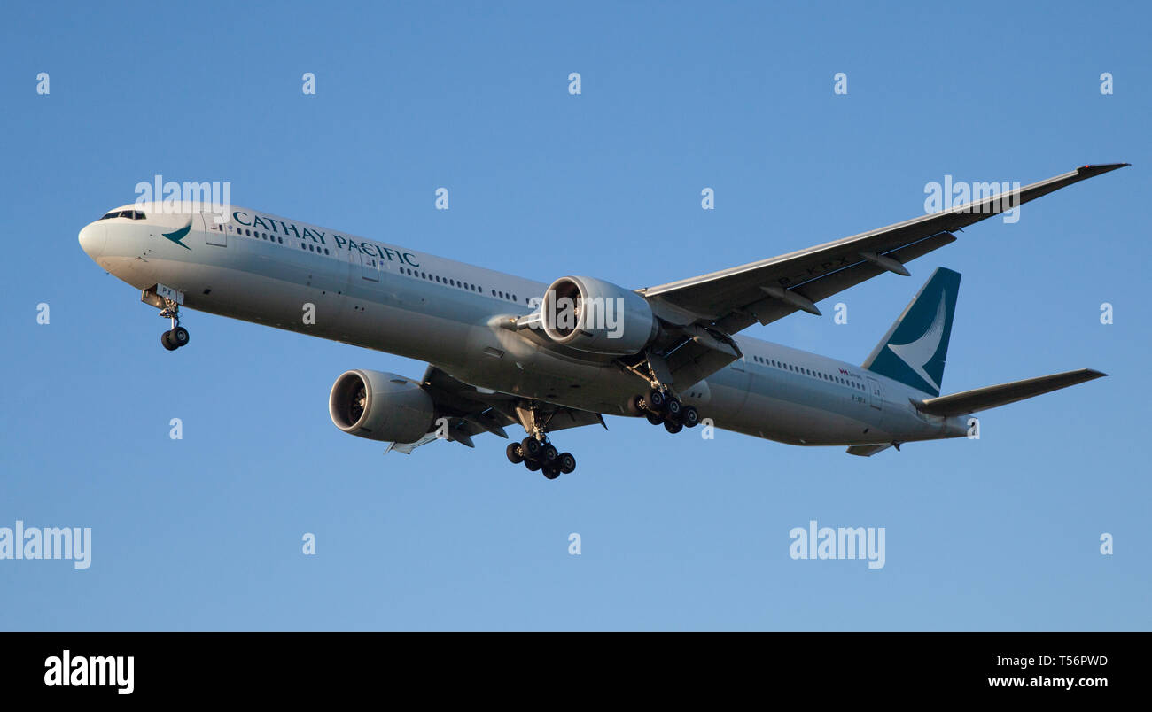 Cathay Pacific Boeing 777 B-KPX on final approach to London-Heathrow Airport LHR Stock Photo