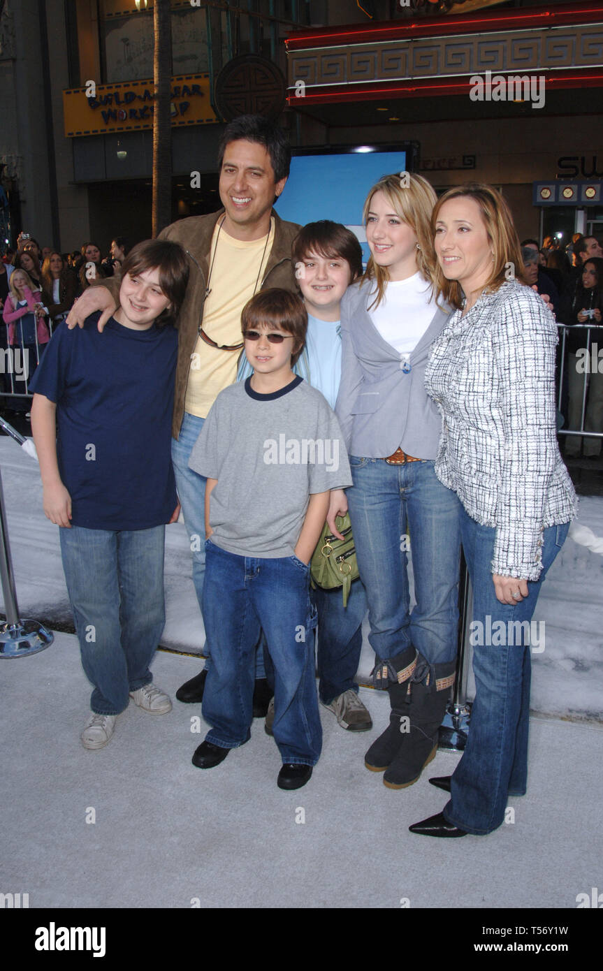 LOS ANGELES, CA. March 19, 2006: Actor RAY ROMANO & family at the world premiere of his new movie 'Ice Age: The Meltdown' at the Grauman's Chinese Theatre, Hollywood. © 2006 Paul Smith / Featureflash Stock Photo