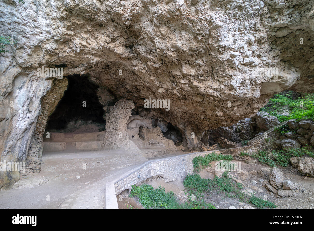 Grotte di Matermania, Matermania Grotto, paleolithic grotto in Capri ...