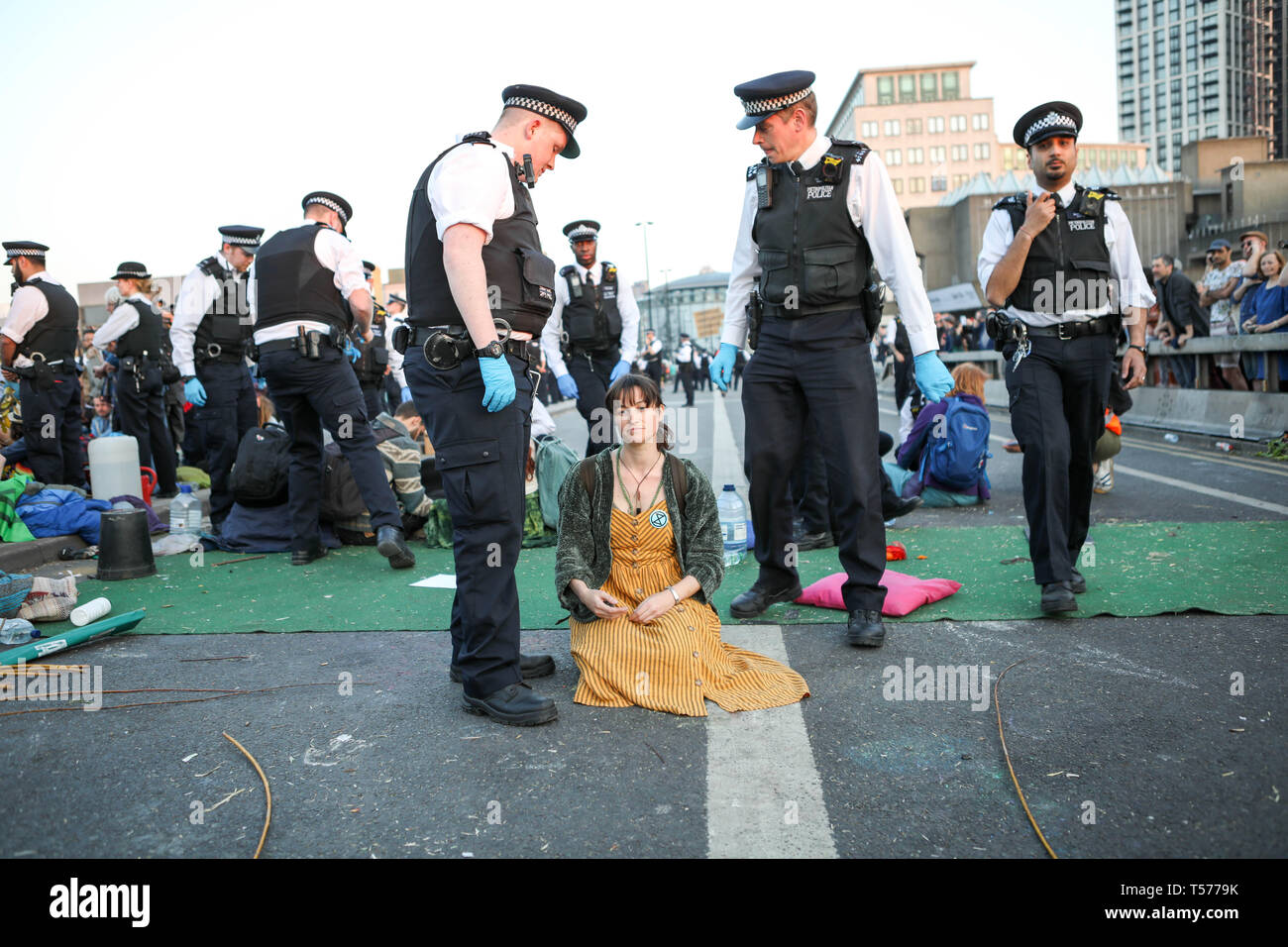 London, UK. 21st Apr 2019.  A massive police operation with mass arrests of environmental campaign group Extinction Rebellion from Waterloo Bridge. Credit: Penelope Barritt/Alamy Live News Stock Photo