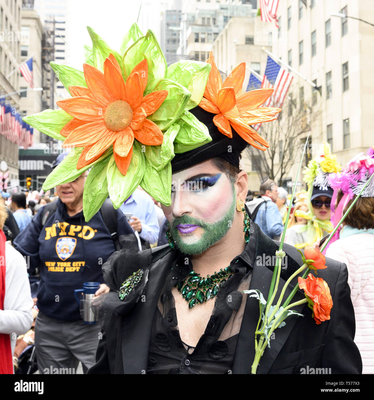 New York, NY, USA. 21st Apr, 2019. Easter Bonnet parade on Fifth Avenue in midtown Manhattan in New York City on April 21, 2019. Credit: Michael Brochstein/ZUMA Wire/Alamy Live News Stock Photo