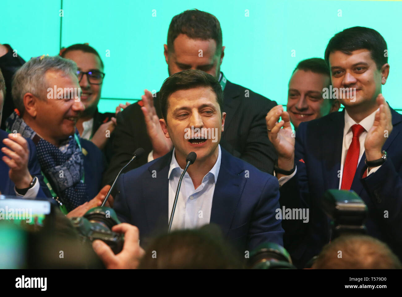 Kiev, Ukraine. 21st Apr, 2019. Ukraine's presidential candidate and actor Volodymyr Zelensky (C) delivers a speech at his campaign headquarters in Kiev, Ukraine, April 21, 2019. Ukrainian actor Volodymyr Zelensky thanked voters for supporting him in the second round of the country's presidential election held on Sunday. Earlier in the day, the national exit poll showed that Zelensky won the country's presidential election by gaining 73.2 percent of the votes in the second round as of 6 p.m. local time (1500 GMT). Credit: Sergey/Xinhua/Alamy Live News Stock Photo