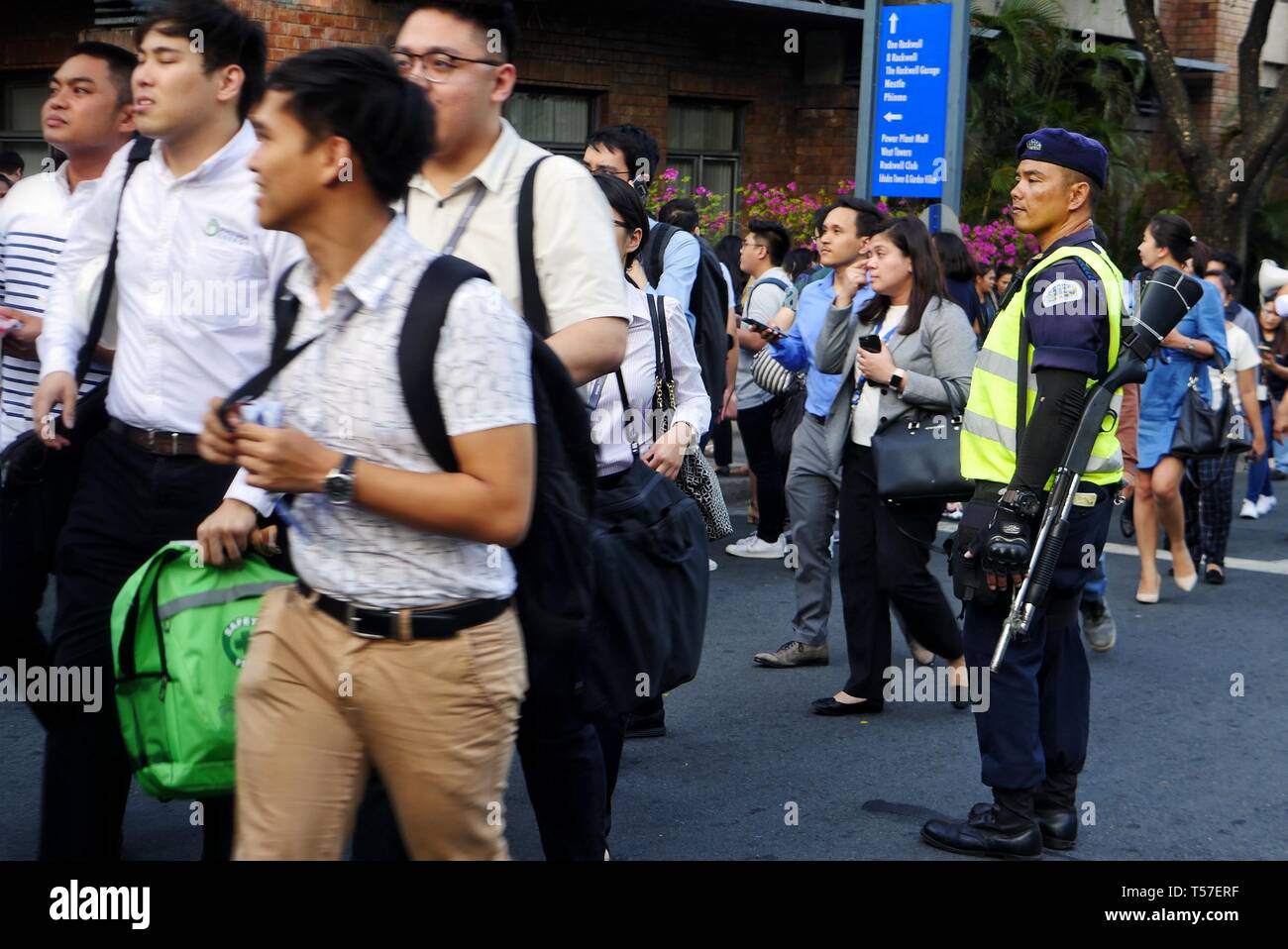 Mandaluyong, National Capital Region, Philippines. 22nd Apr, 2019. Earthquake occured at 5:11PM this afternoon. People were ask to evacuate the building, especially from the Rockwell area in Makati. High rise buildings shook and people are at stun if it is a real earthquake or not. Security are immediately on the ground and emergency tents are immediately assembled. Credit: George Buid/ZUMA Wire/Alamy Live News Stock Photo