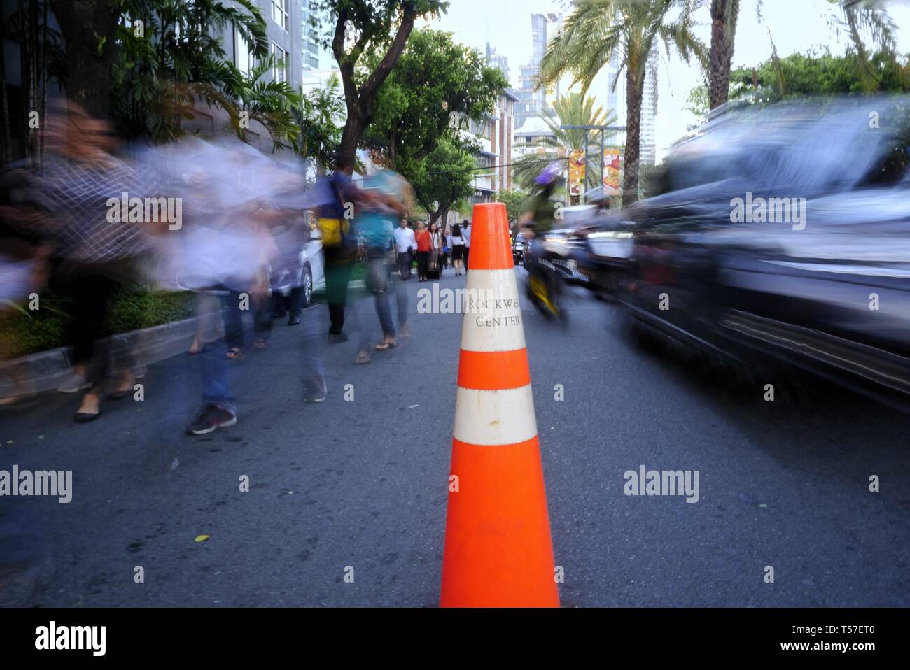 Mandaluyong, National Capital Region, Philippines. 22nd Apr, 2019. Earthquake occured at 5:11PM this afternoon. People were ask to evacuate the building, especially from the Rockwell area in Makati. High rise buildings shook and people are at stun if it is a real earthquake or not. Security are immediately on the ground and emergency tents are immediately assembled. Credit: George Buid/ZUMA Wire/Alamy Live News Stock Photo