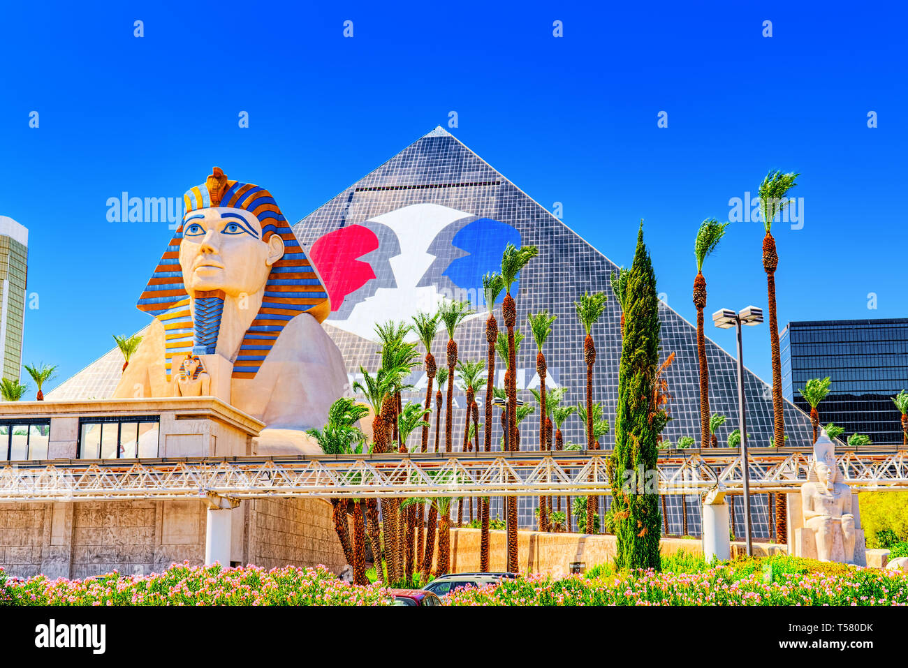 Luxor Hotel at Las Vegas Made with Lego Blocks at Legoland Florida  Editorial Photo - Image of huge, sightseers: 56366691