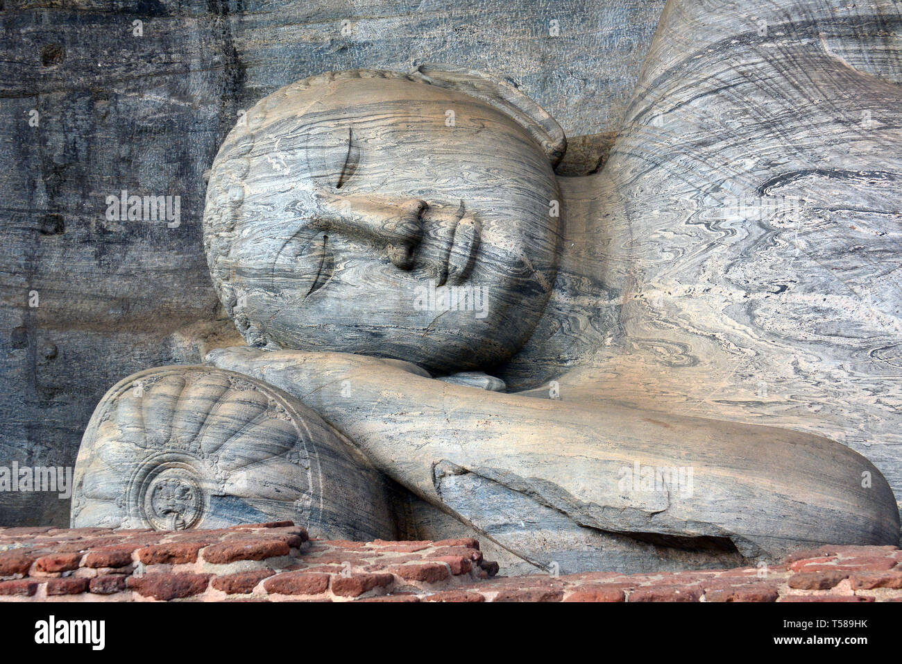 Gal Vihara, Buddha lying statue, Polonnaruwa. Buddha fekvő szobra ...