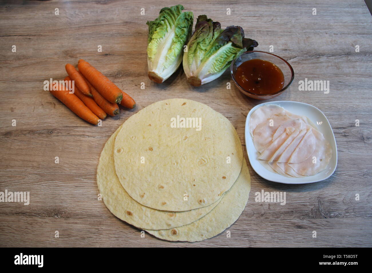 Wraps Zutaten Gemüse Salat Stock Photo Alamy