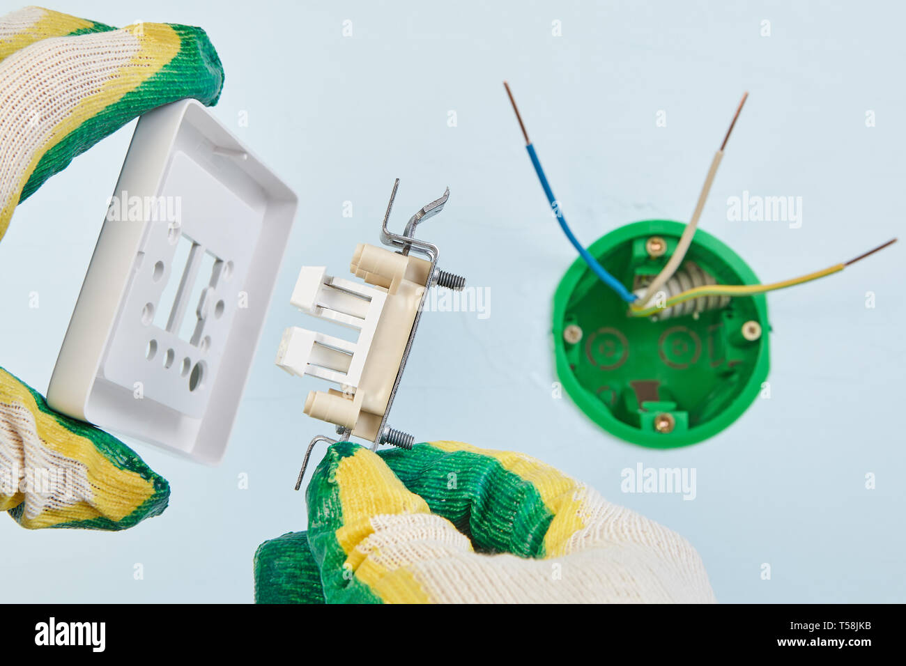 Connecting two parts of new twobutton light switch, electric