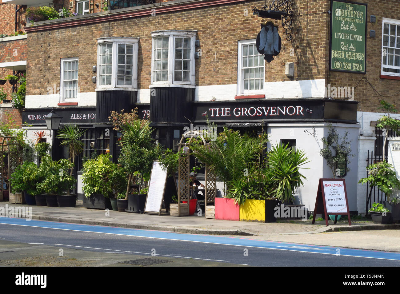 The Grosvenor public house, Grosvenor Road, Pimlico, London Stock Photo