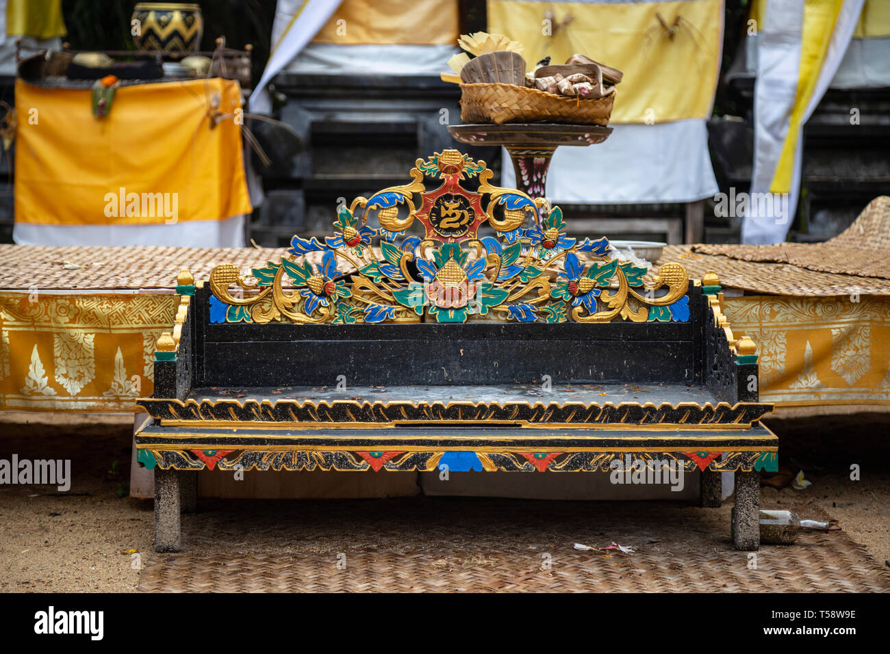 Altar of incense temple hi-res stock photography and images - Alamy