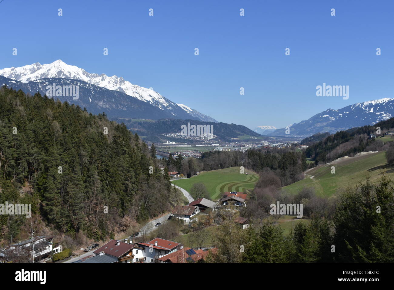 Innsbruck, Hall in Tirol, Hall, Stadt, Landeshauptstadt, Stadt, Inntal, Tal, Nordtirol, Tirol, Nordkette, Alpen, Österreich, Winter, Frühling, Schnee, Stock Photo