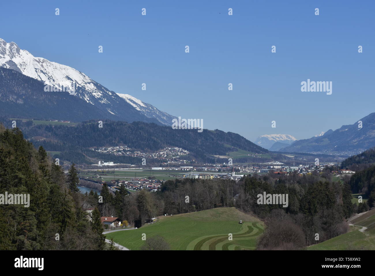 Innsbruck, Hall in Tirol, Hall, Stadt, Landeshauptstadt, Stadt, Inntal, Tal, Nordtirol, Tirol, Nordkette, Alpen, Österreich, Winter, Frühling, Schnee, Stock Photo