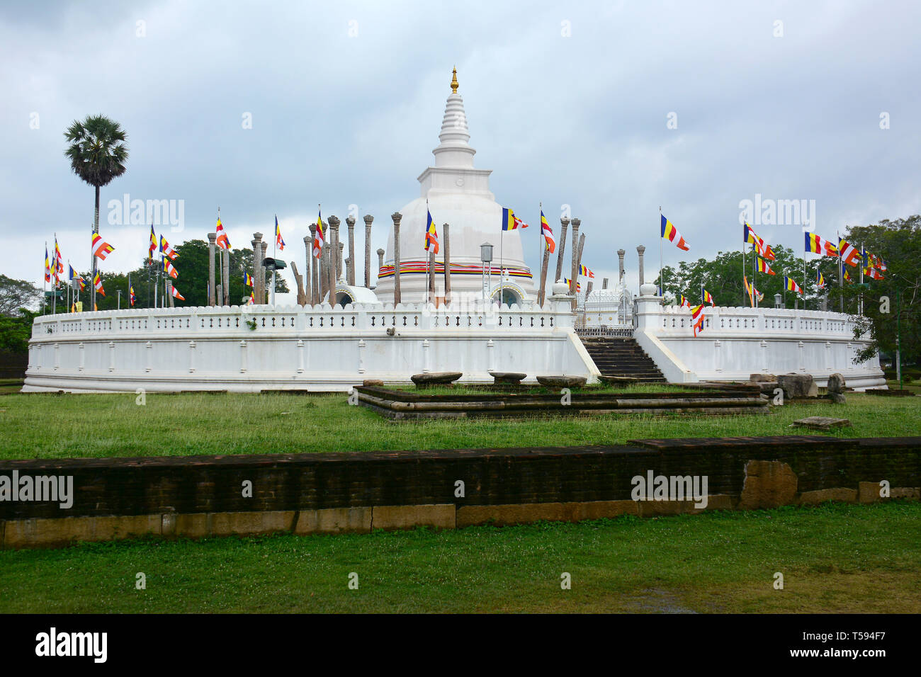 Thuparamaya stupa, Anuradhapura, Sri Lanka, UNESCO World Heritage Site Stock Photo