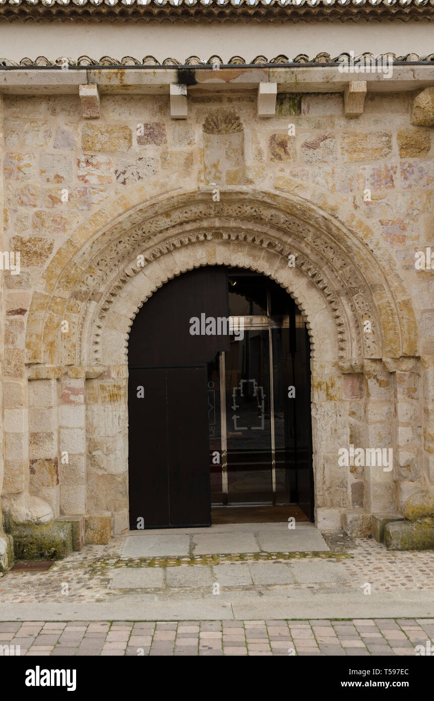 Zamora, iglesia de Santo Tome portada Stock Photo