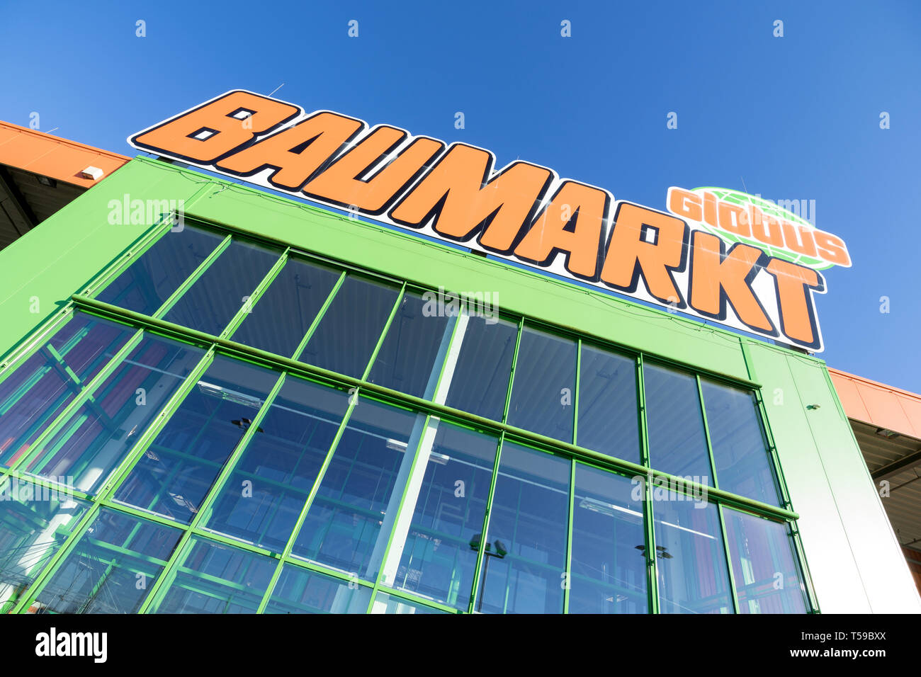Globus Baumarkt sign at store. Globus is a German retail chain of  hypermarkets, DIY stores and electronics stores Stock Photo - Alamy