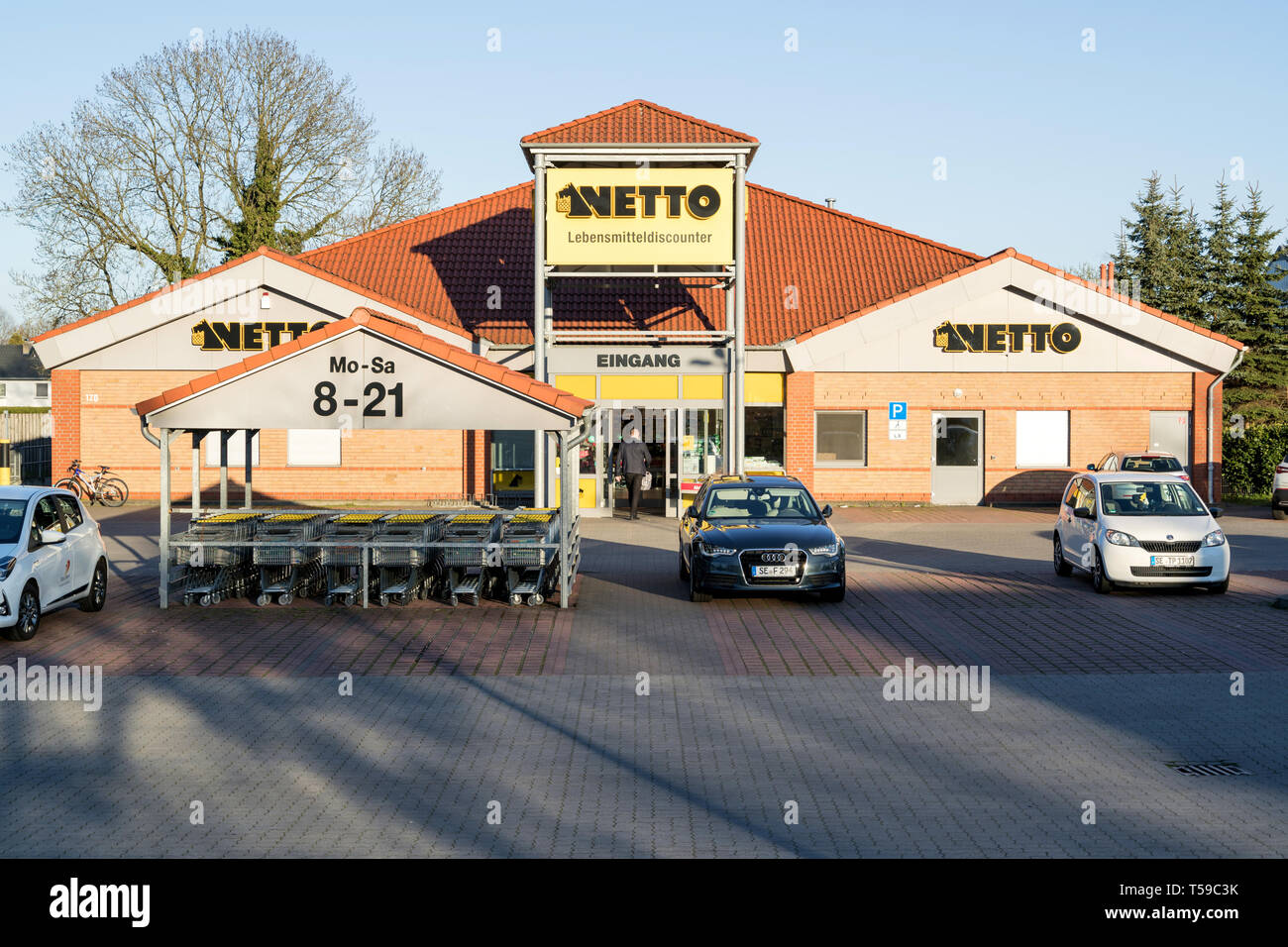 Netto Lebensmitteldiscounter branch in Henstedt-Ulzburg. Netto is a Danish discount supermarket operating in Denmark, Germany, Poland and Sweden. Stock Photo
