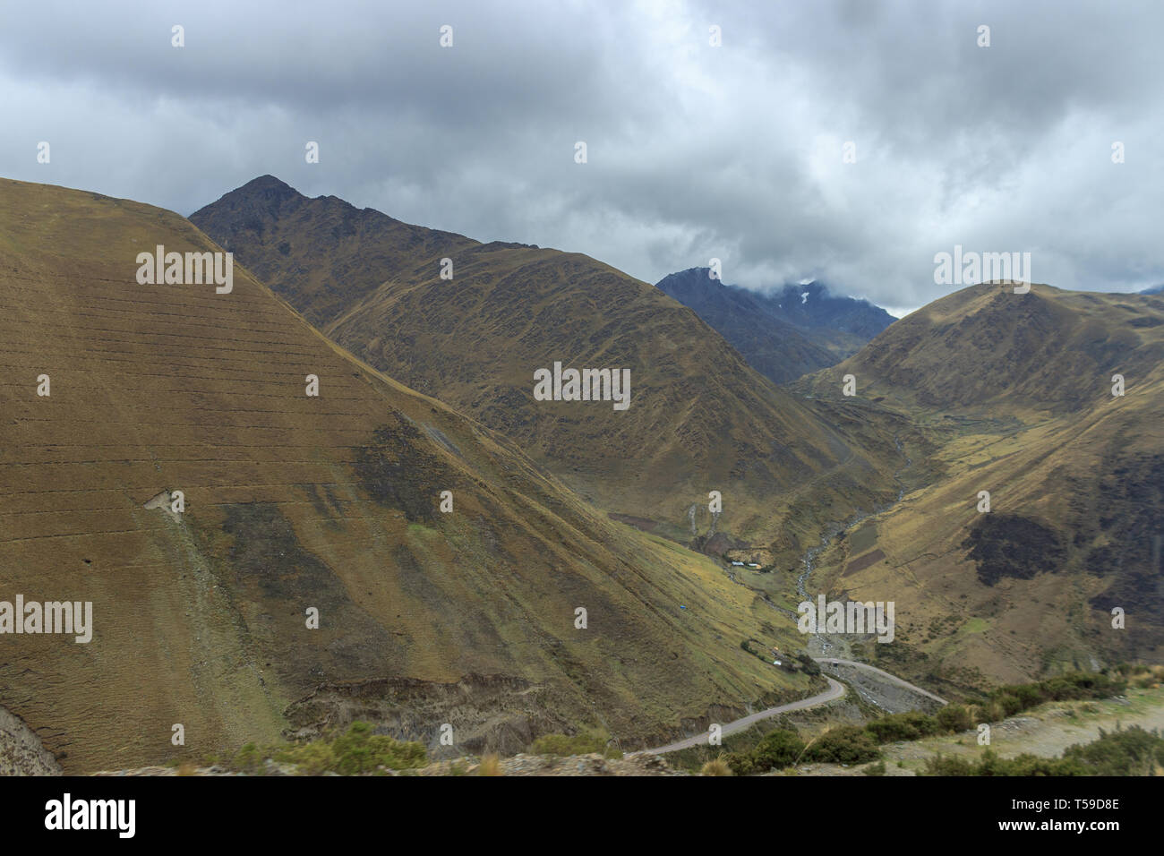 Old inca stone path machu picchu road hi-res stock photography and ...