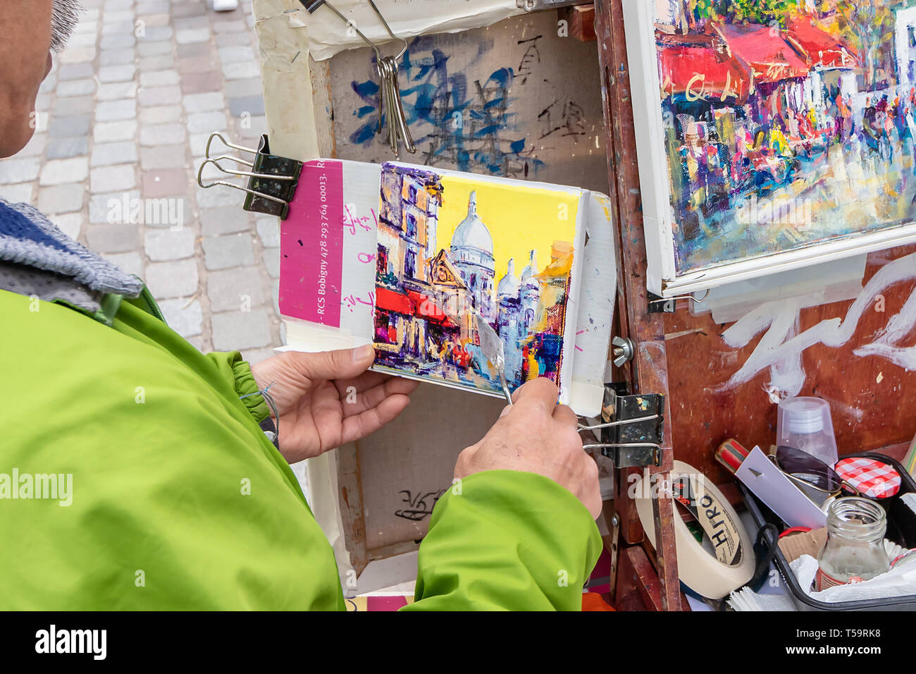 Montmartre artist paint hi-res stock photography and images - Alamy