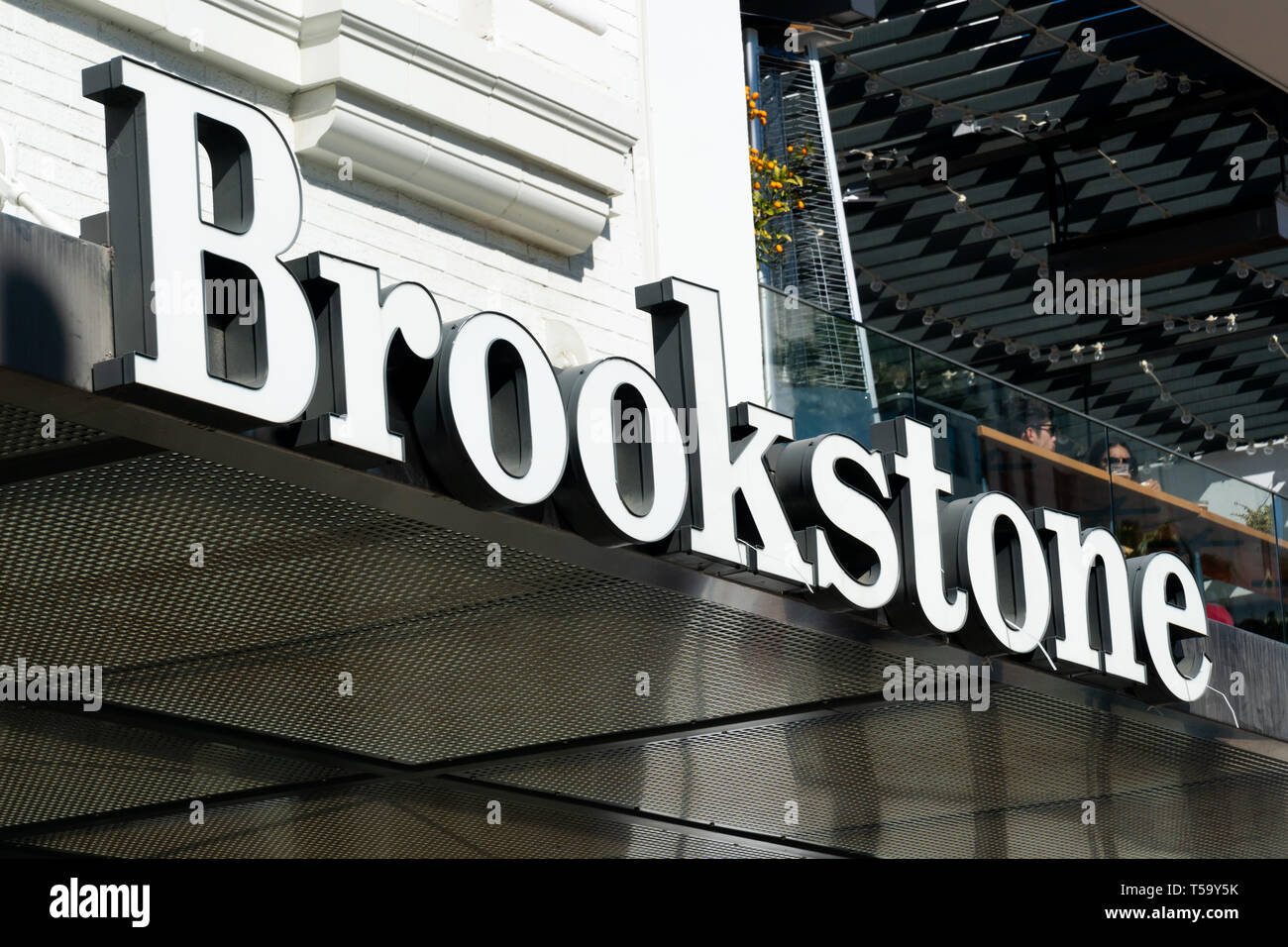 SANTA MONICA, CA/USA - APRIL 18, 2019: SPANX retail store exterior and  trademark logo Stock Photo - Alamy