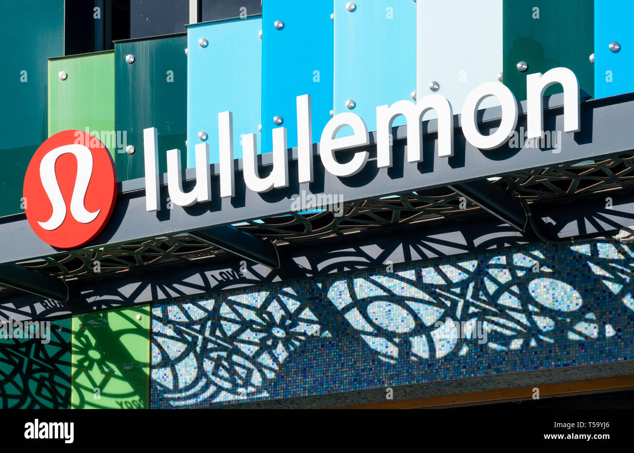 Luluemon athletica hi-res stock photography and images - Alamy