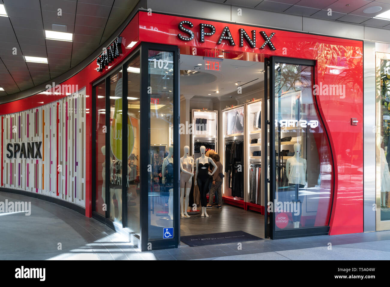 SANTA MONICA, CA/USA - APRIL 18, 2019: SPANX retail store exterior and  trademark logo Stock Photo - Alamy