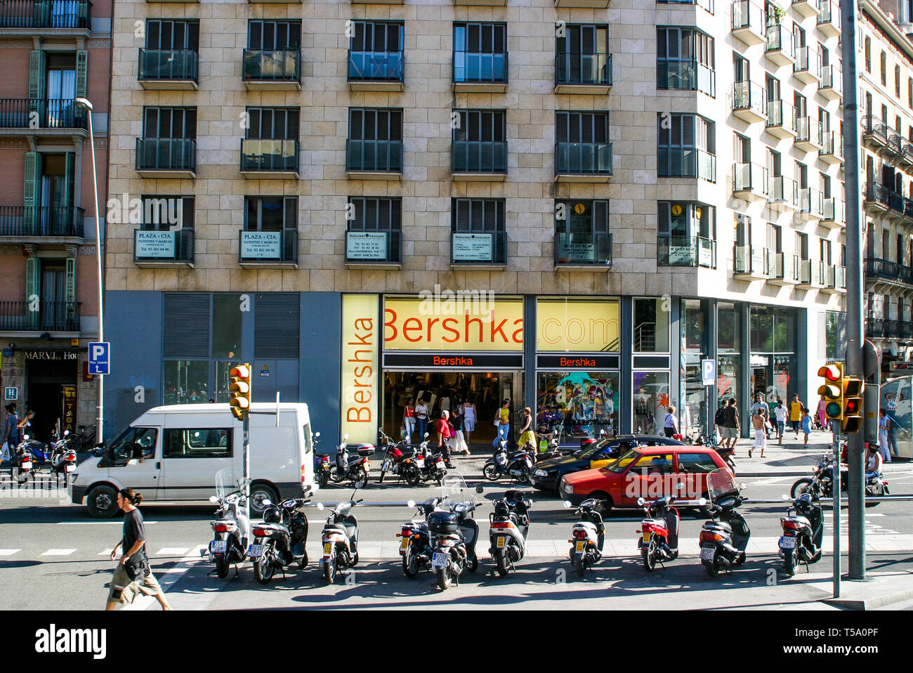 Bershka female fashion shop, Barcelone, Catalunia, Spain Stock Photo - Alamy