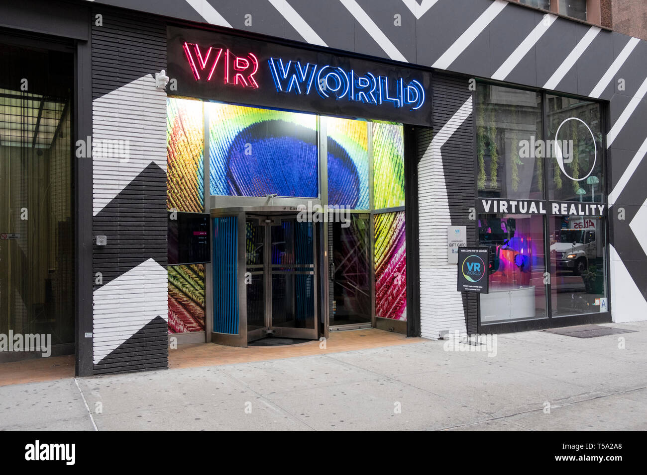 The exterior of VR WORLD, a virtual reality entertainment center on East  34th Street off Herald Square in Manhattan, New York City Stock Photo -  Alamy