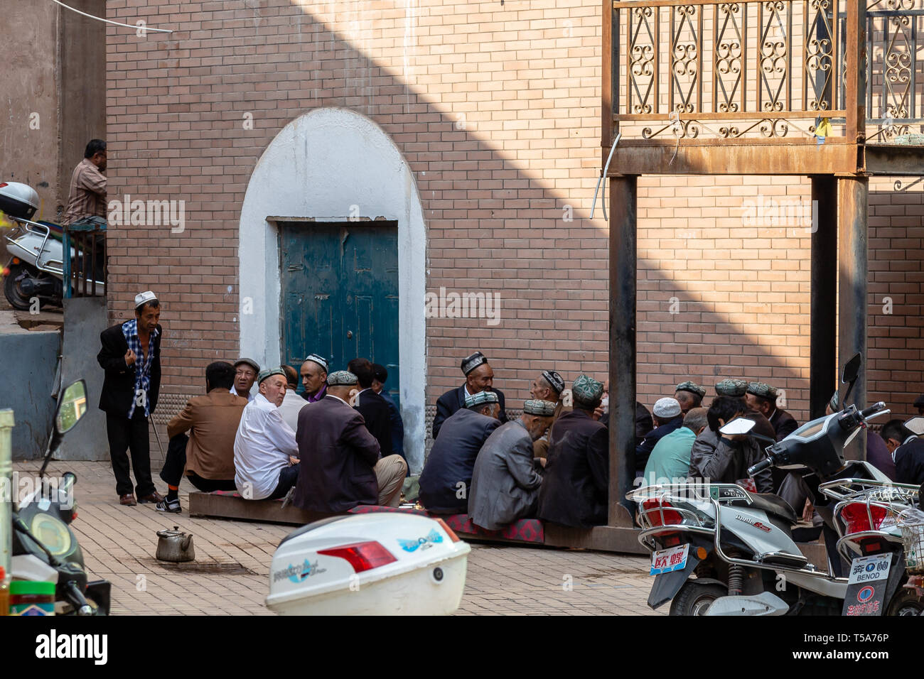 Aug 2017, Kashgar, Xinjinag, China: local Uighur people in the streets of Kashgar Ancient Town. Kashgar is a popular tourist place along the Silk Road Stock Photo
