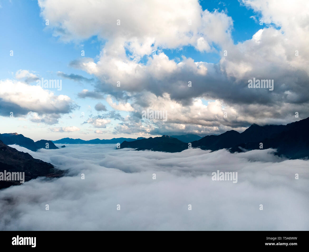 Impressing clouds hi-res stock photography and images - Alamy