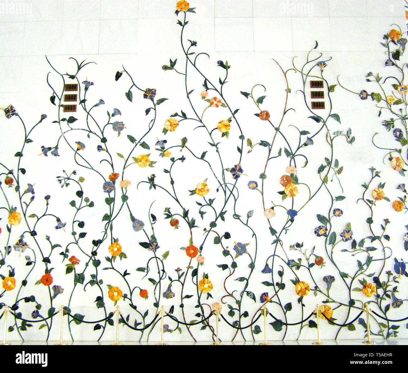 ABU DHABI, UAE SEPTEMBER 20 th 2011 Marble flower form wall