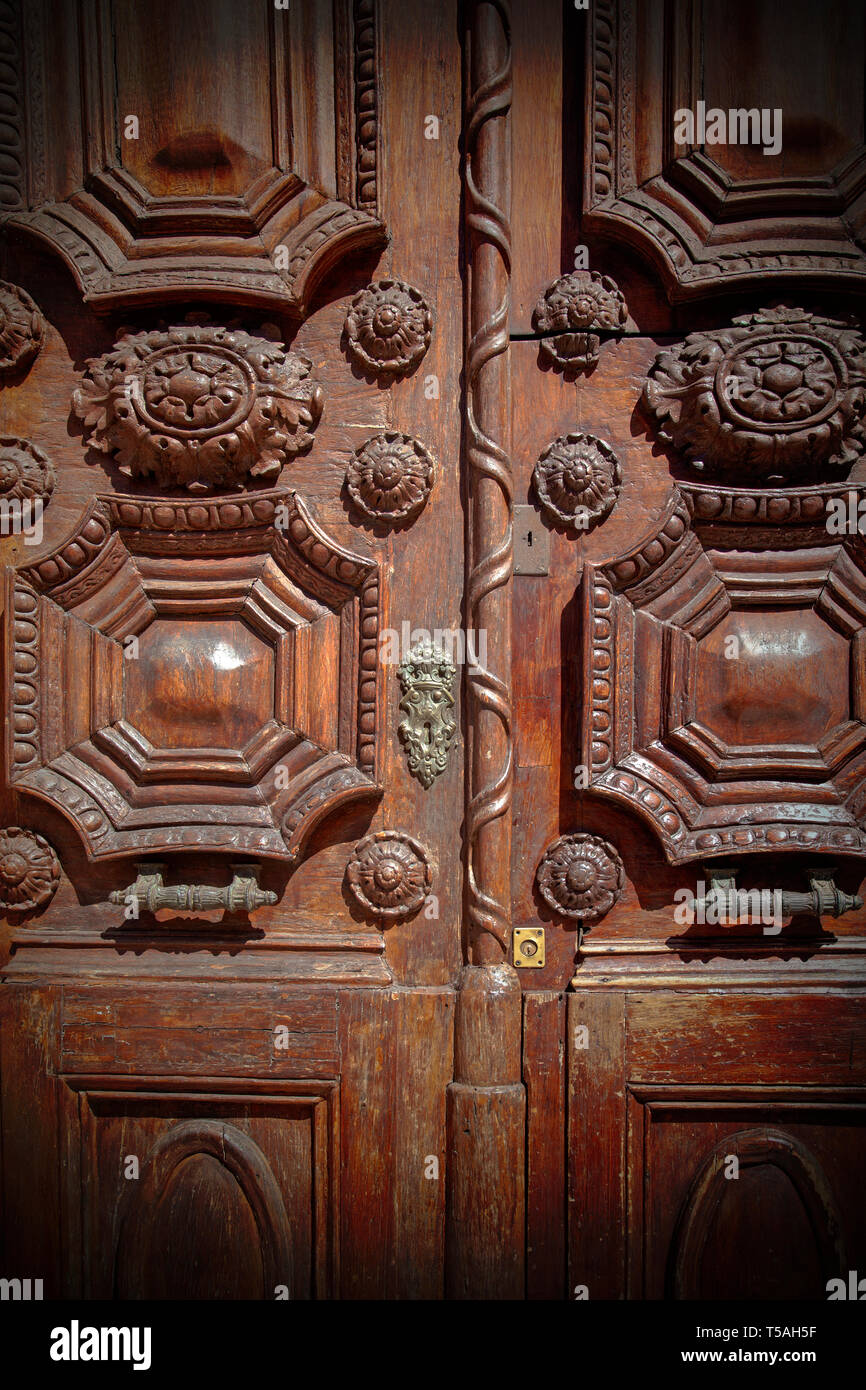 Wood front doors hi-res stock photography and images - Alamy